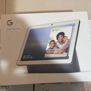 Google Nest Hub Max - Black and White